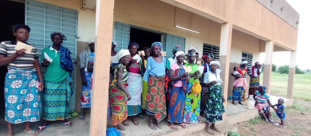 Distribution des microcrédits aux groupement de femmes